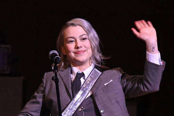 Phoebe Bridgers live on tour